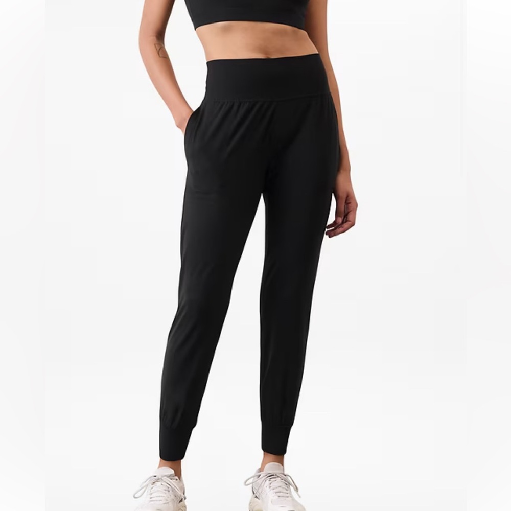 Athleta Black Salutation High Rise Jogger Size medium